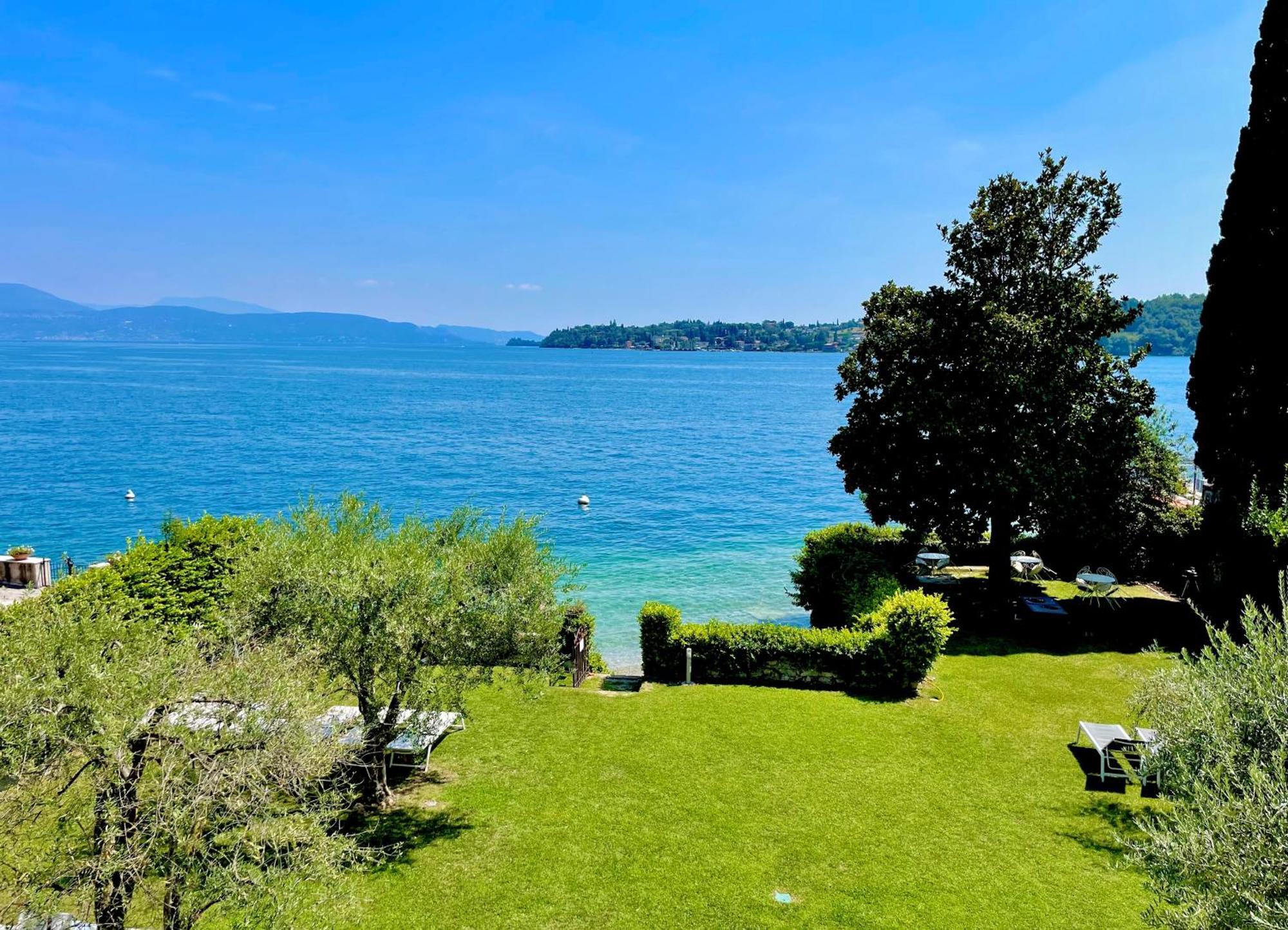 Luxury Lakeside Right On The Water Appartement *