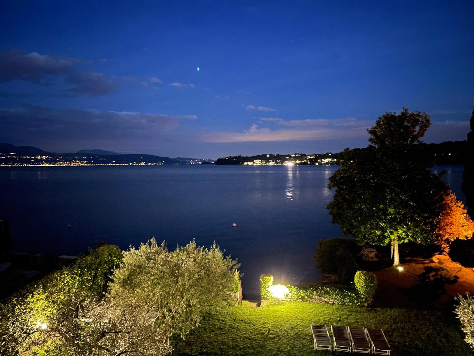 Luxury Lakeside Right On The Water Appartement *